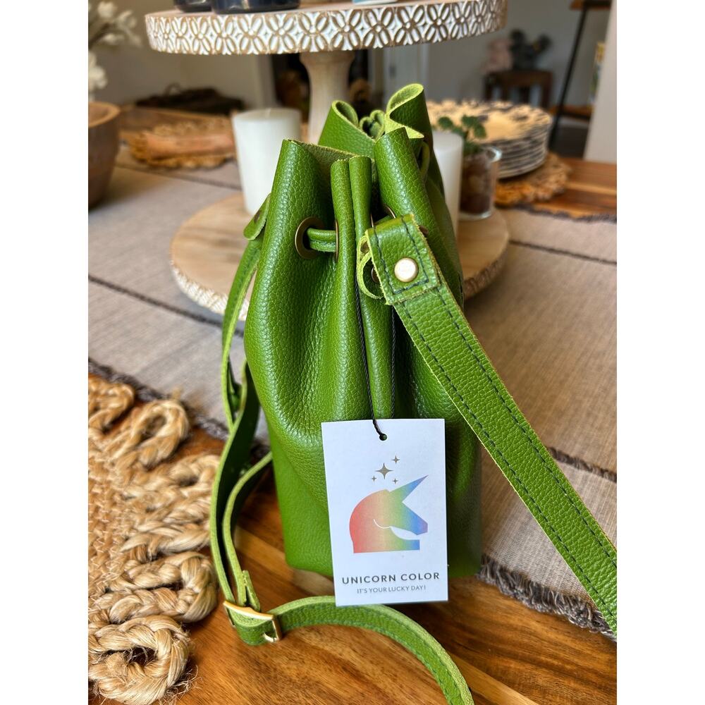 Portland Leather Green Mantis UNICORN COLOR Crossbody Bucket Bag VERY RARE - Picture 4 of 7